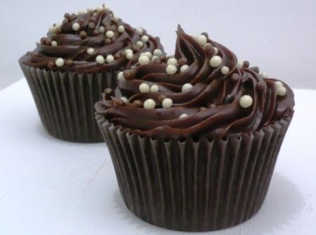 i377.photobucket.com/albums/oo219/jucilenedgn/cupcake-de-brigadeiro-recheado-f8-16939_zpsxtn0ogeg.jpg